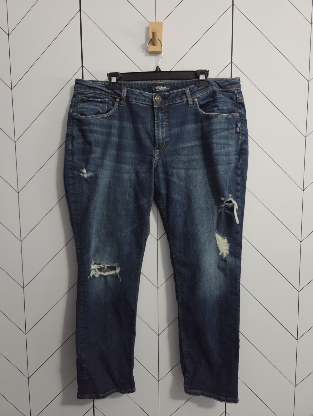 Silver Jeans Co. "Sam" Mid-Rise Distressed Relaxed Boyfriend Jeans, Size 18 Crop